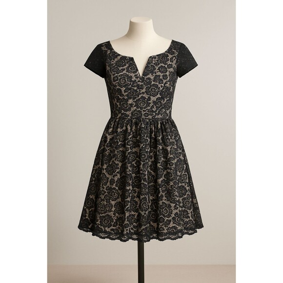 Chi Chi London Women’s Dress 6 Black Cream Floral Lace Fit Flare Retro - Picture 1 of 13